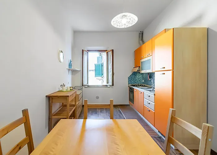 Camollia Central Modern Apartment!