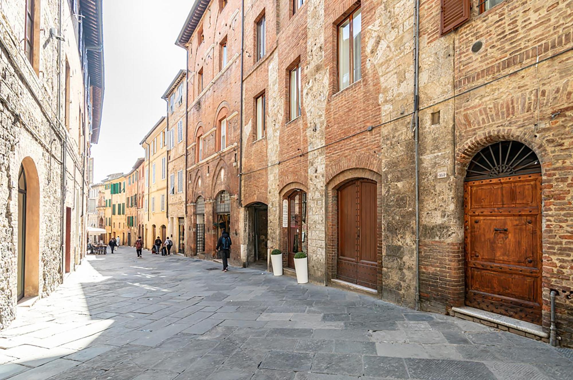 Camollia Modern Apartment! * Siena